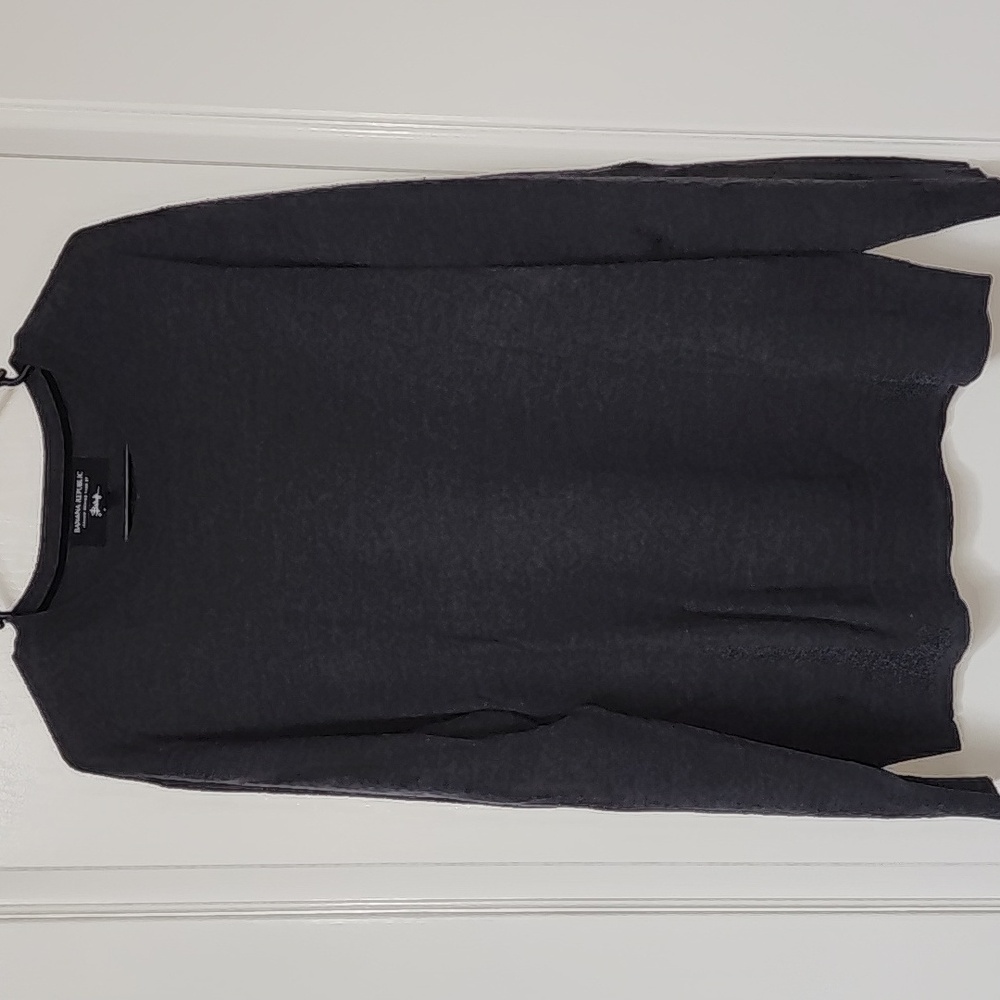 Banana Republic Charcoal Long Sleeve Top. One Small Hole In Back